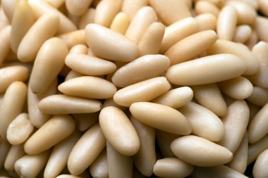 sağlıklı yiyecekler, çiğ çam tohumları