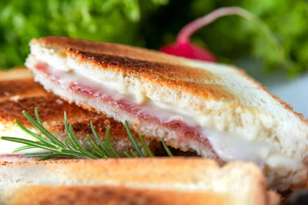 Смачний Бутерброд Шинкою Крупним Планом — стокове фото