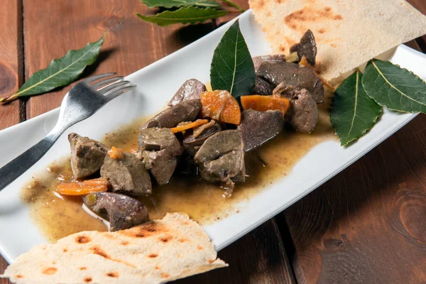 Yiyecekler. Lezzetli et yahnisini yakın. 