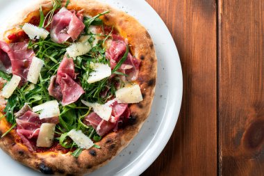  Tablo taze lezzetli pizza 