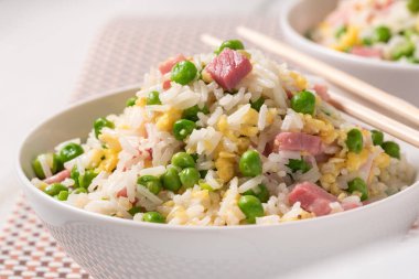 Yiyecek, sebzeli risotto, yakın çekim.