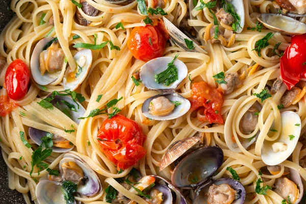 Вкусные Спагетти Морепродуктами Помидорами — стоковое фото