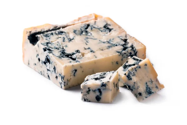 白い背景に隔離された青いチーズ — ストック写真