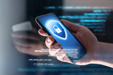 Telefonla mobil veri dolandırıcılığı. Siber güvenlik korsanı. Dolandırıcılık, sahtekarlık ve online suç. Fidye yazılımı, antivirüs, kötü amaçlı yazılım veya güvenlik duvarı uygulaması. Kimlik hırsızı ve akıllı telefonlu dolandırıcı..