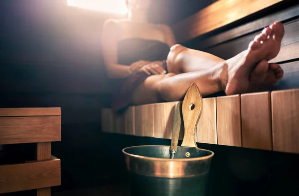 Sauna Łaźnia Parowa Kobieta Relaksująca Się Spa Wellness Terapia Cieplna — Zdjęcie stockowe