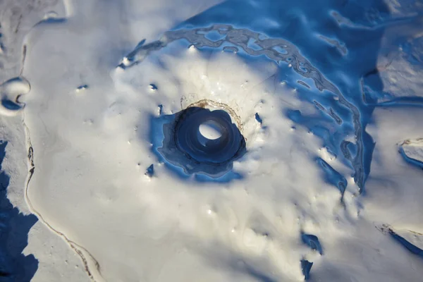 Ein Schlammvulkan Und Ein Strom Aus Grauem Lehm Nach Einem — Stockfoto