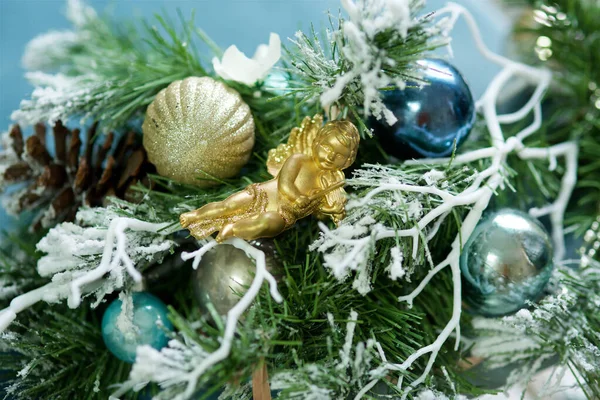 Elegante Decorado Com Bolas Figuras Árvore Natal Com Belo Design — Fotografia de Stock