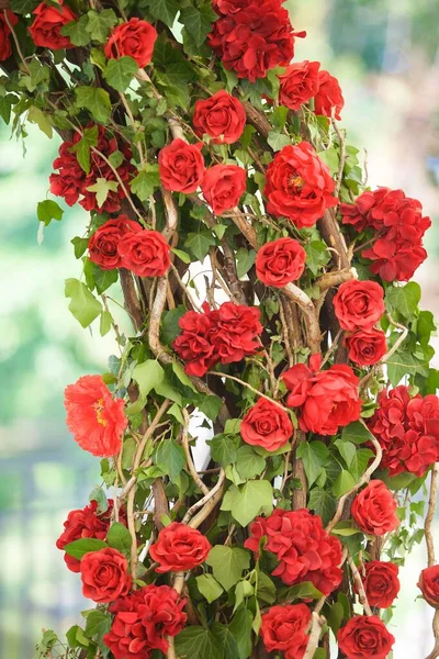 Kompozíciót Partin Esküvőn Vagy Ünnepségen Friss Virágokból Készült Virágárusok Alkotják — Stock Fotó