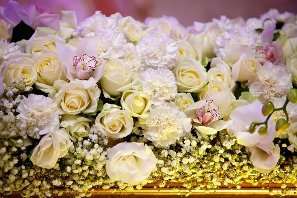 Composición Está Hecha Por Floristas Flores Frescas Fiesta Boda Celebración — Foto de Stock