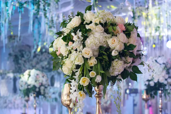 Composição Feita Por Floristas Flores Frescas Festa Casamento Celebração — Fotografia de Stock