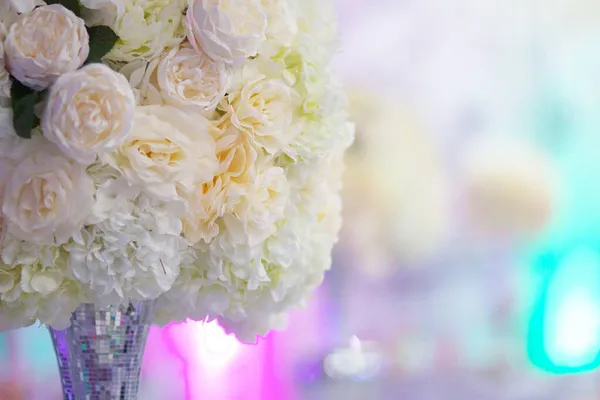 Composizione Fatta Fioristi Fiori Freschi Alla Festa Matrimonio Celebrazione — Foto Stock