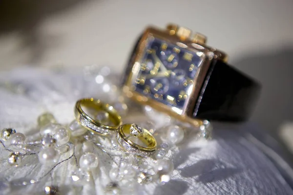 Zásnubní Prsteny Svatební Kytice — Stock fotografie