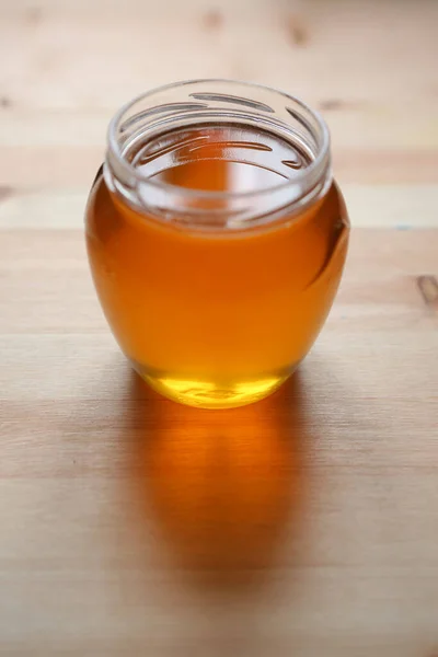 Young Light Floral Honey Poured Glass Jar Honey Color Yellow — Foto Stock