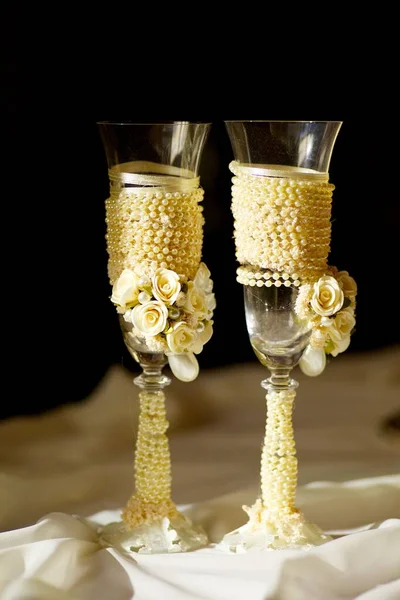 Crystal Glasses Newlyweds Wedding Decorated Holiday — Fotografia de Stock