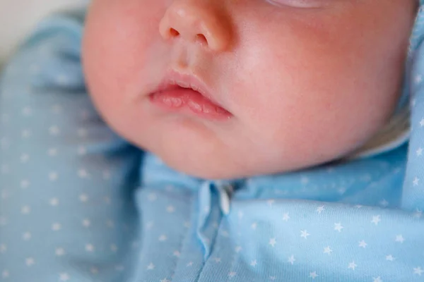 Little Newborn Baby Boy Lying Blue Clothes White Background — Foto de Stock