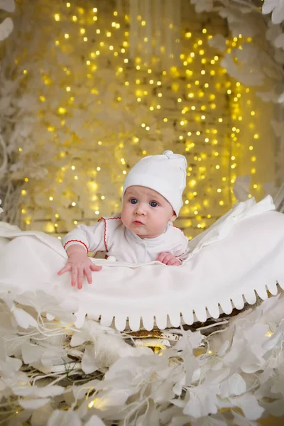 Little Newborn Baby Boy Lying White Clothes Bright Background — Fotografia de Stock