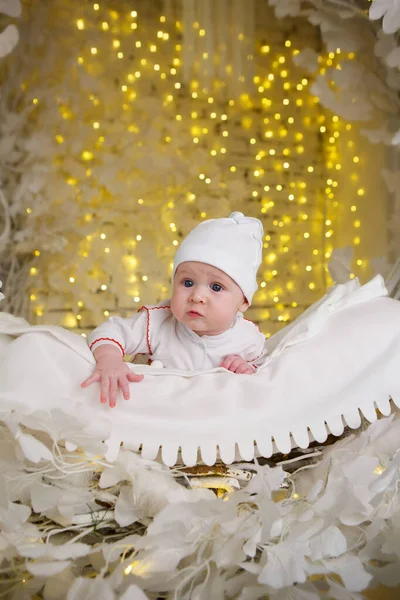 Little Newborn Baby Boy Lying White Clothes Bright Background — Zdjęcie stockowe