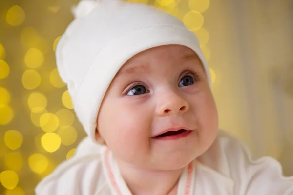 Little Newborn Baby Girl Lying White Clothes Bright Background — Zdjęcie stockowe
