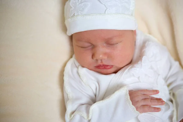 Little Newborn Baby Girl Lying White Clothes White Blanket Background — Fotografia de Stock