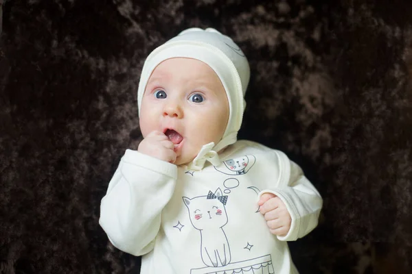 Little Newborn Baby Girl Lying White Clothes Brown Blanket Background — Zdjęcie stockowe