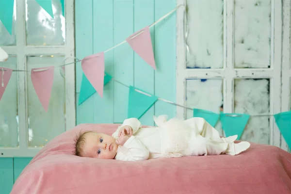 Little Newborn Baby Girl Lying White Clothes Pink Blanket Background — Stock fotografie