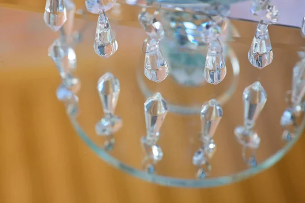 Ciondoli Cristallo Trasparente Come Decorazione Decorare Oggetto Sospensione Riflette Nel — Foto Stock