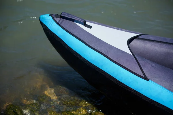 Dağ Nehrinde Rafting Yapmak Için Kano Aktif Bir Spor Turizm — Stok fotoğraf