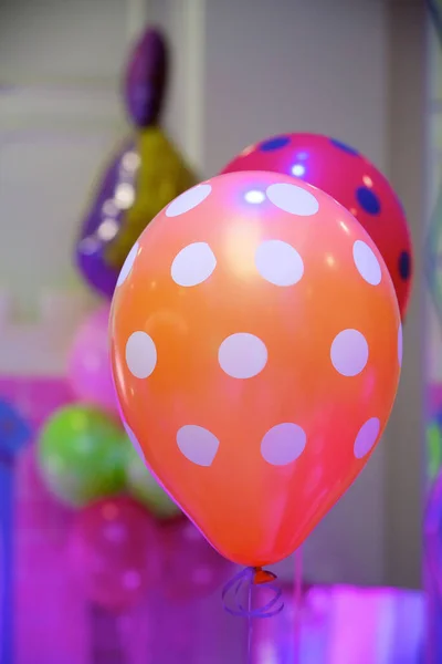 Ballon Fel Oranje Met Witte Vlekken Als Decoratie Kinderfeestje — Stockfoto