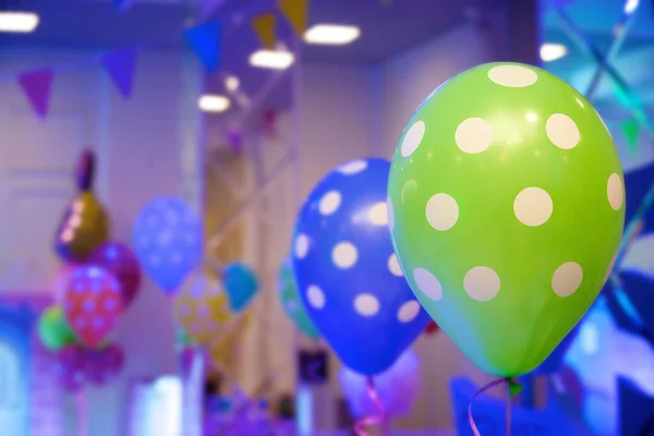 Ballonnen Van Felblauwe Groene Kleuren Met Witte Vlekken Als Decoratie — Stockfoto