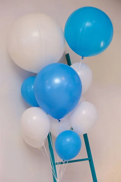 Ballonnen Van Verschillende Kleuren Gevuld Met Helium Als Decoratie Een — Stockfoto