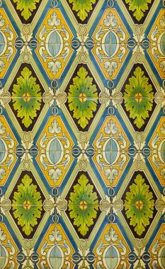 Binanın zemininde ve duvarlarında zarif tarihi seramik fayanslar var. İç dekorasyon için mimari unsurlar.