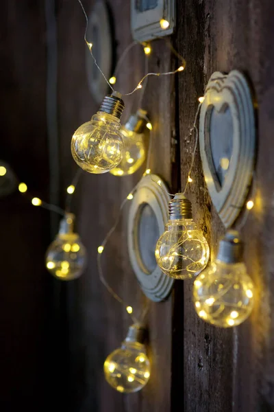 Vintage Lampen Met Draden Hangen Aan Muur Het Ouderwetse Interieur — Stockfoto