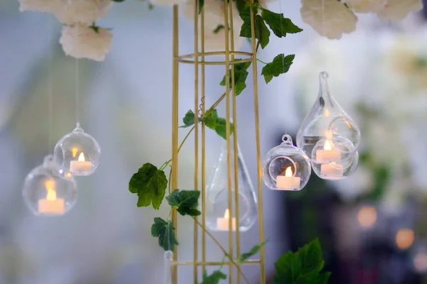 Lâmpadas Forma Velas Estão Frascos Vidro Decoração Para Casamento Férias — Fotografia de Stock