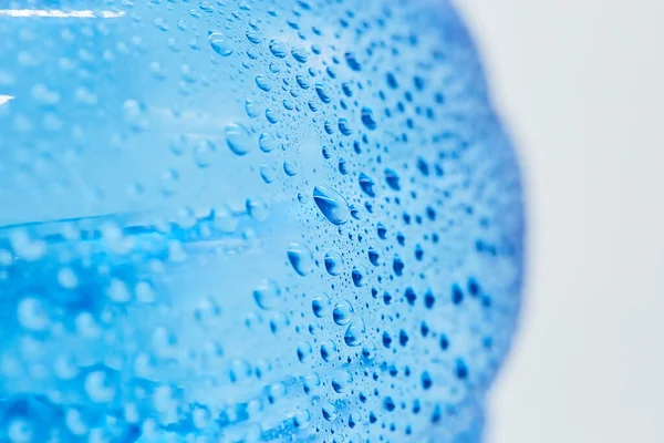 Gotas Agua Superficie Una Botella Plástico Concepto Agua Potable Ecológica —  Fotos de Stock