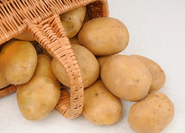 Cartofi în coș — Fotografie, imagine de stoc
