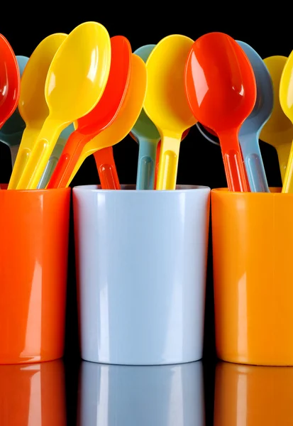 Cucharas de plástico de colores — Foto de Stock