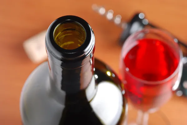 Öppna flaska vin — Stockfoto