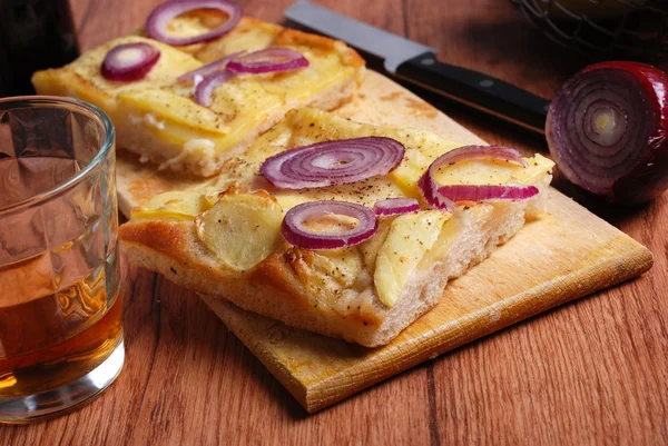 patates ve soğan ile düz ekmek