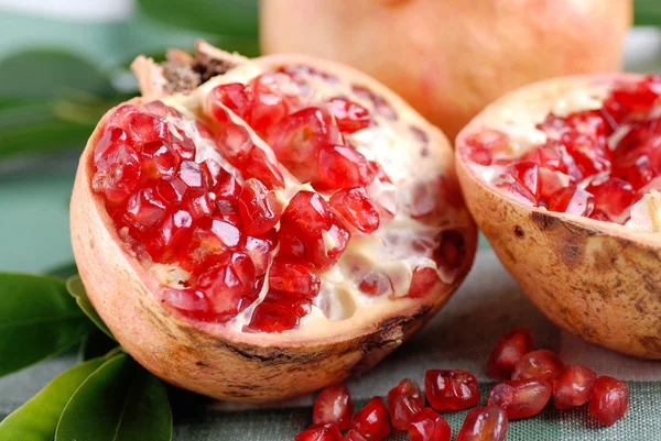 Open pomegranate with seeds — Stock Photo, Image