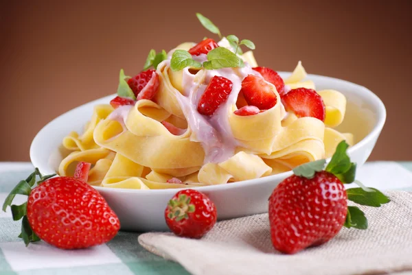 Pasta with strawberry cream — Stock Photo, Image