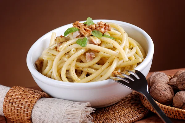 Ceviz pesto makarna