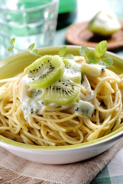 Spaghetti au kiwi — Photo