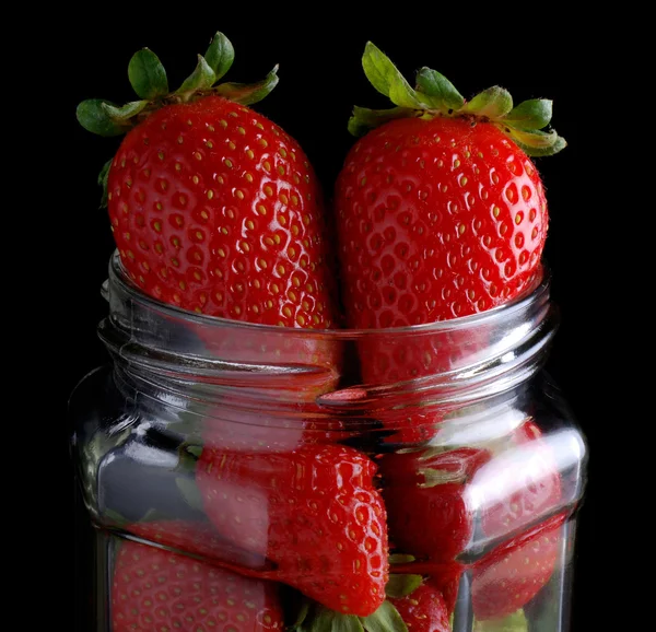 在玻璃罐子里的草莓 — 图库照片
