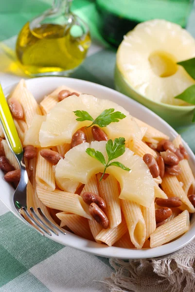 Pasta con fagioli e ananas — Foto Stock