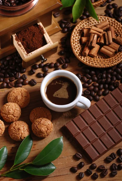 Coffee beans and grinder coffee — Stock Photo, Image