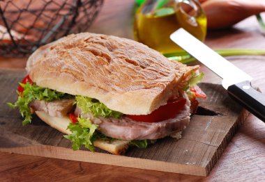 domuz eti ile sandviç