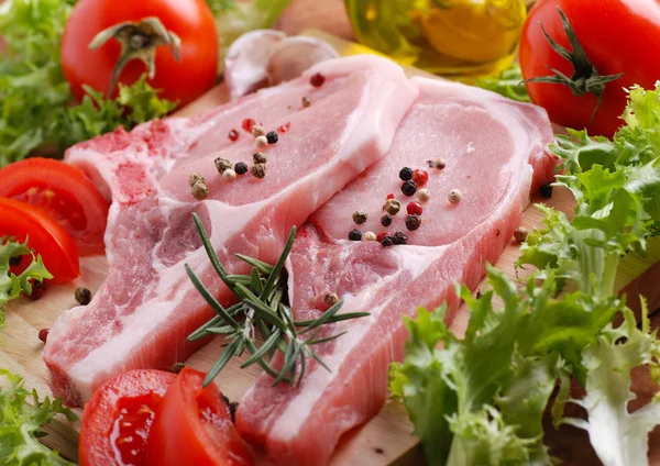 Chuletas de cerdo crudas — Foto de Stock