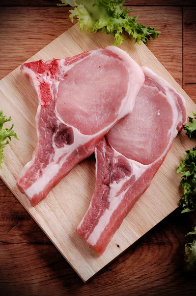 Chuletas de cerdo crudas — Foto de Stock