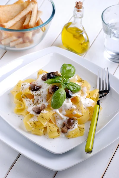 Pasta with cream and mushrooms — Stock Photo, Image