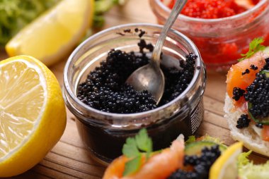 Kırmızı ve siyah havyar.